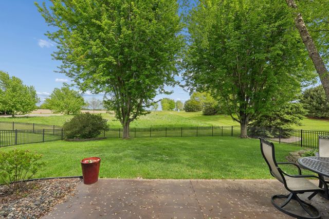 2413 Sandstone Drive, Woodbury, MN 55129