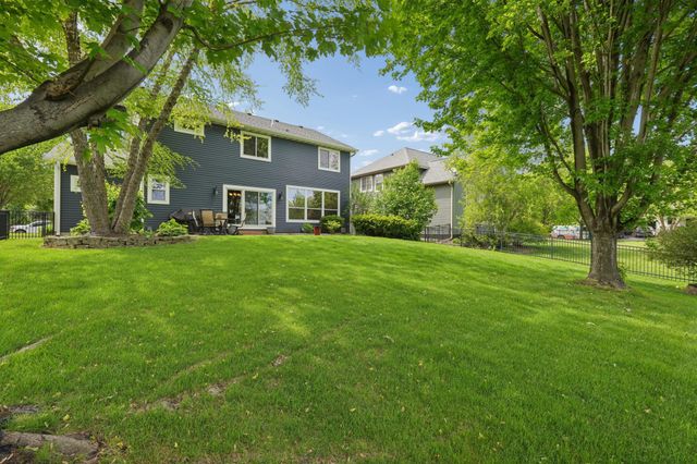 2413 Sandstone Drive, Woodbury, MN 55129