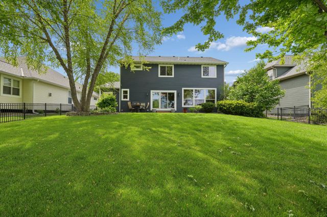 2413 Sandstone Drive, Woodbury, MN 55129