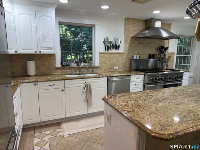 166 Blackwood Lane, Stamford, CT 06903