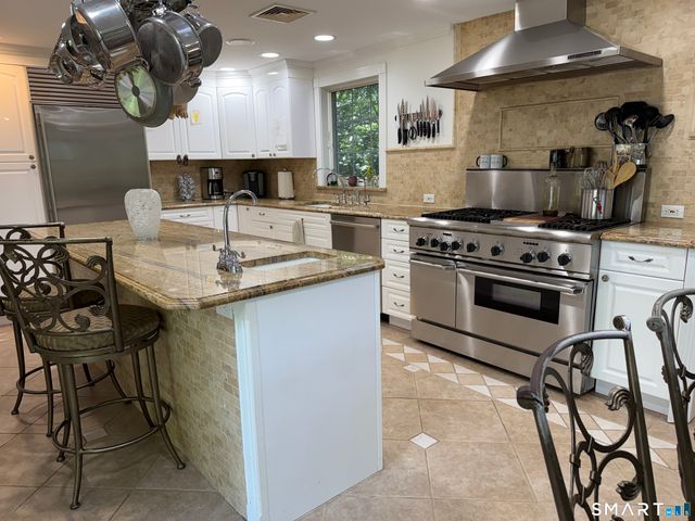 166 Blackwood Lane, Stamford, CT 06903