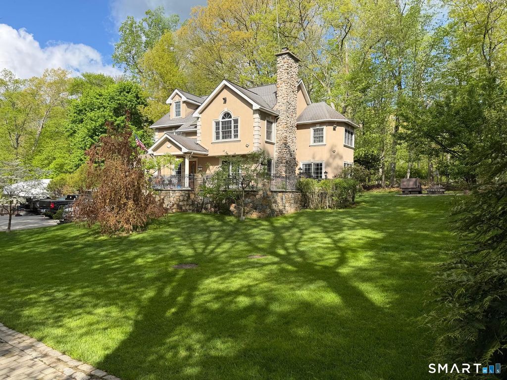 166 Blackwood Lane, Stamford, CT 06903
