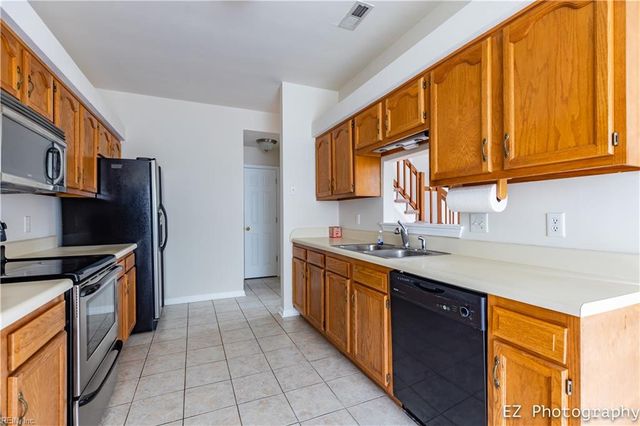 300 Hamlet CT, Yorktown, VA 23693