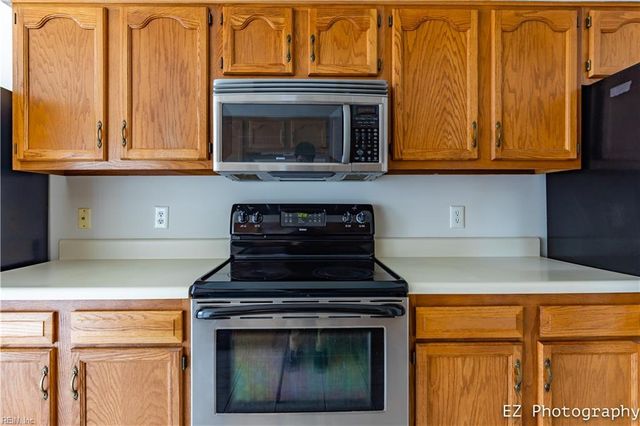 300 Hamlet CT, Yorktown, VA 23693