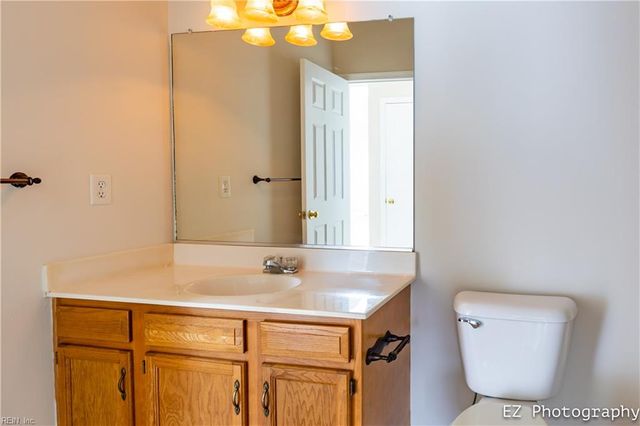 300 Hamlet CT, Yorktown, VA 23693