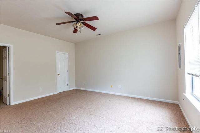 300 Hamlet CT, Yorktown, VA 23693