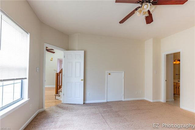 300 Hamlet CT, Yorktown, VA 23693