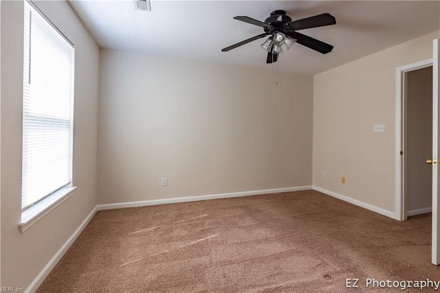 300 Hamlet CT, Yorktown, VA 23693