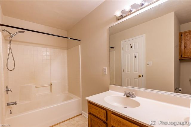 300 Hamlet CT, Yorktown, VA 23693