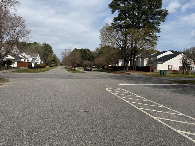 300 Hamlet CT, Yorktown, VA 23693