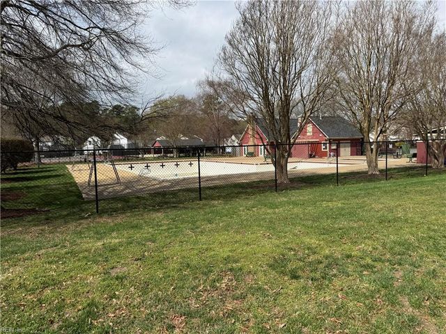 300 Hamlet CT, Yorktown, VA 23693