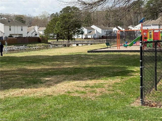 300 Hamlet CT, Yorktown, VA 23693