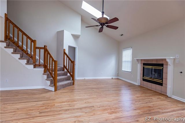 300 Hamlet CT, Yorktown, VA 23693