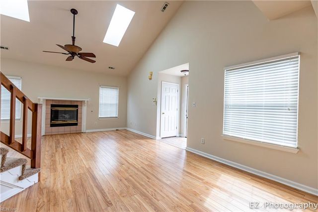 300 Hamlet CT, Yorktown, VA 23693