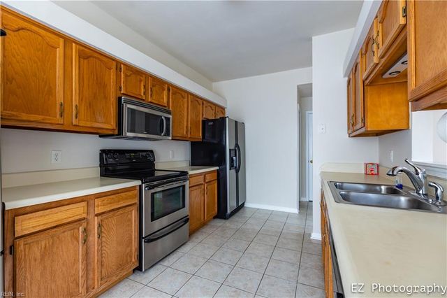 300 Hamlet CT, Yorktown, VA 23693