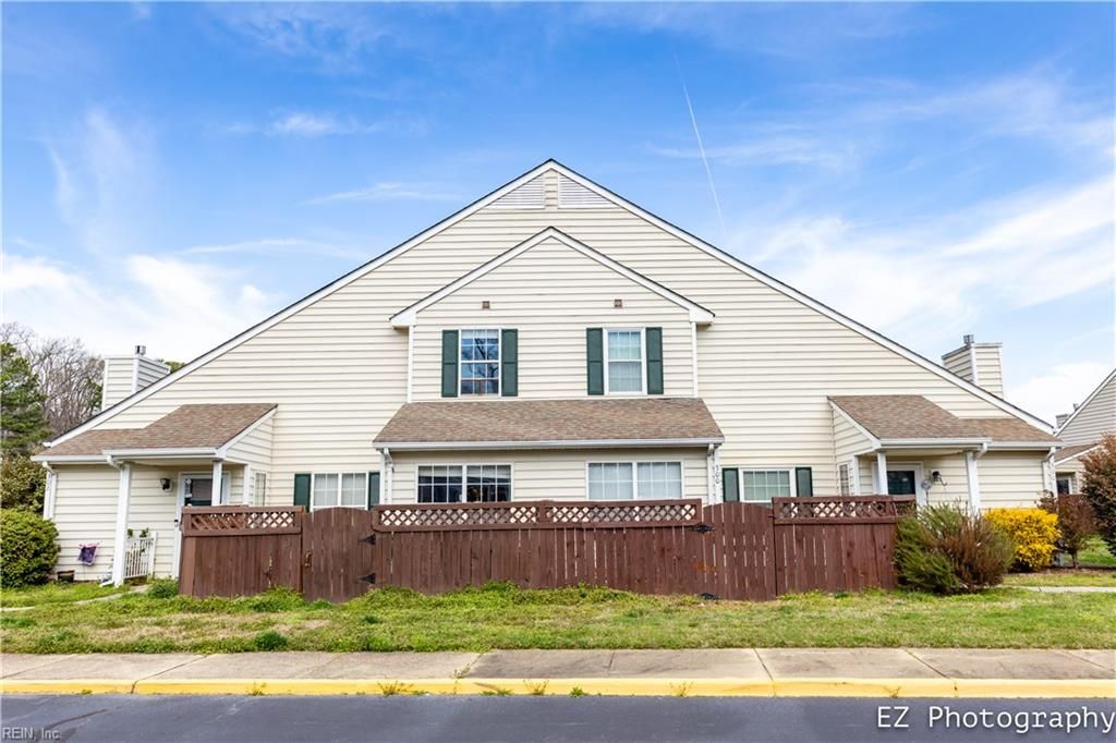 300 Hamlet CT, Yorktown, VA 23693