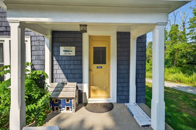 35 Menghi Street, New London, CT 06320