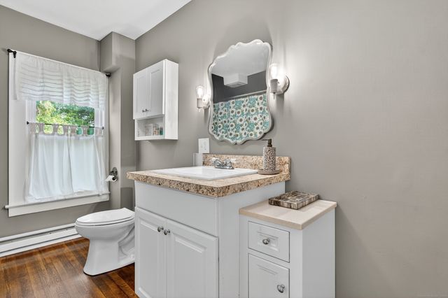 35 Menghi Street, New London, CT 06320