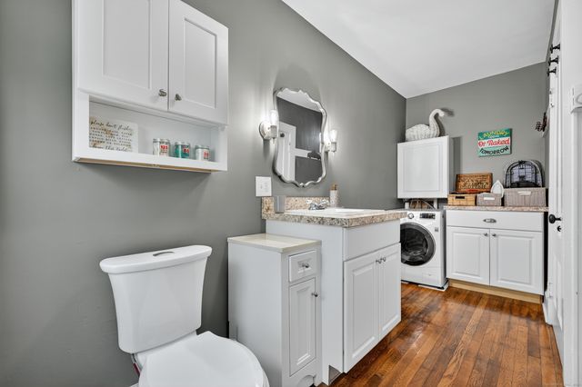 35 Menghi Street, New London, CT 06320