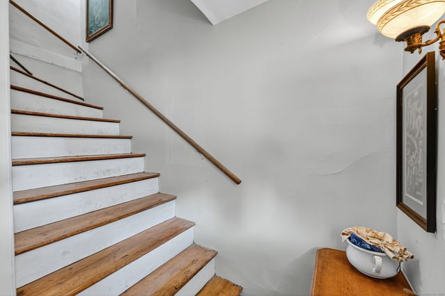 35 Menghi Street, New London, CT 06320