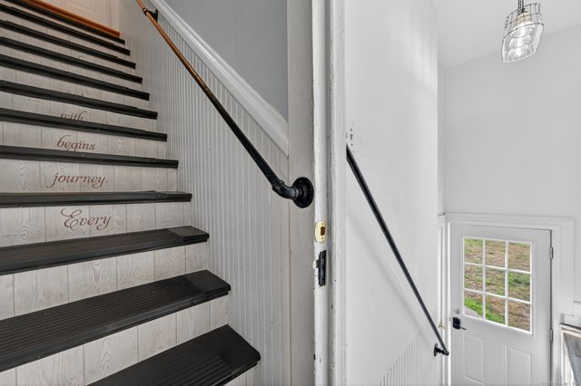 35 Menghi Street, New London, CT 06320