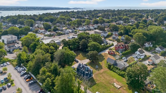 35 Menghi Street, New London, CT 06320