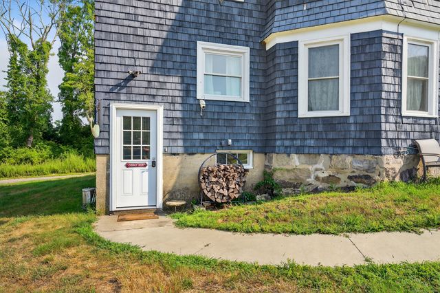 35 Menghi Street, New London, CT 06320