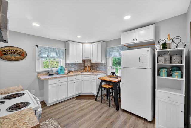 35 Menghi Street, New London, CT 06320