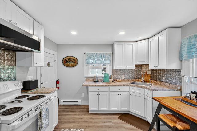 35 Menghi Street, New London, CT 06320