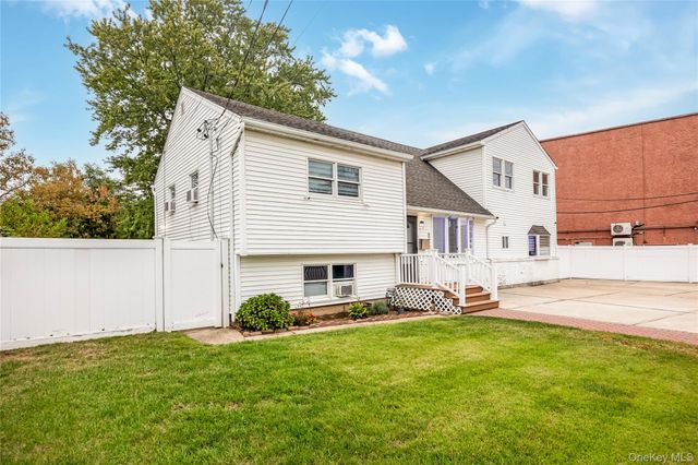 204 Bayside Avenue, Oceanside, NY 11572