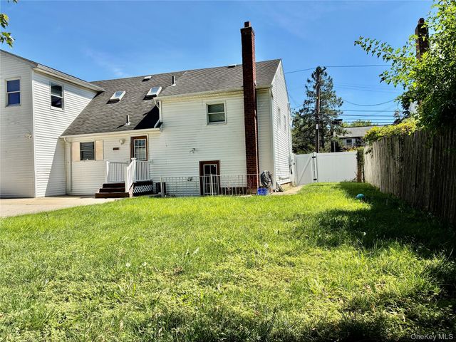 204 Bayside Avenue, Oceanside, NY 11572