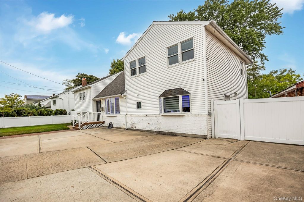 204 Bayside Avenue, Oceanside, NY 11572 — photo 3