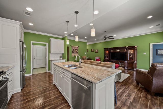 227 Nantucket Loop, Maumelle, AR 72113