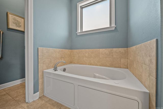 227 Nantucket Loop, Maumelle, AR 72113