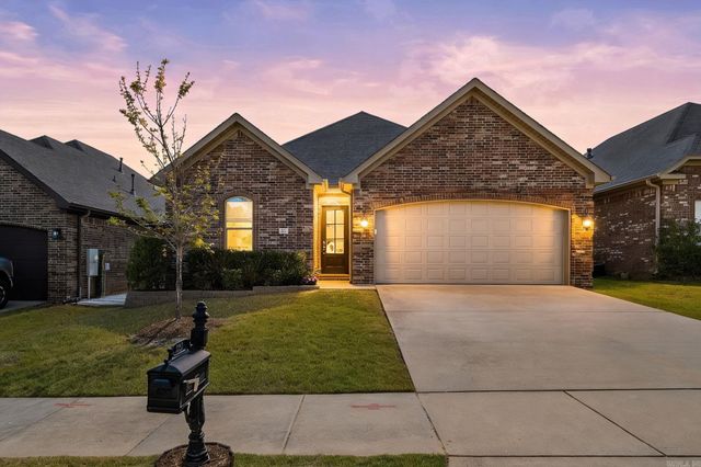 227 Nantucket Loop, Maumelle, AR 72113
