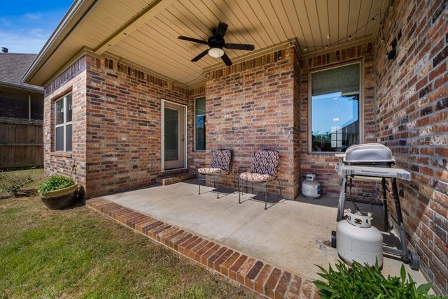 227 Nantucket Loop, Maumelle, AR 72113