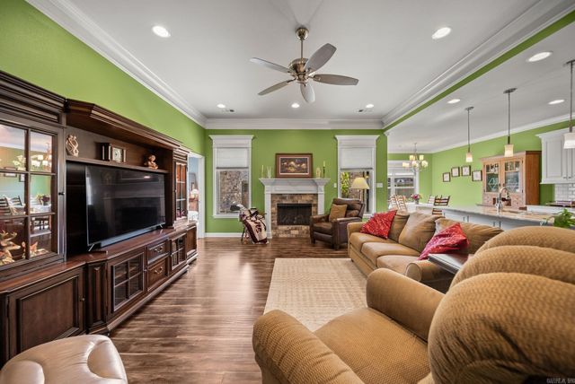 227 Nantucket Loop, Maumelle, AR 72113