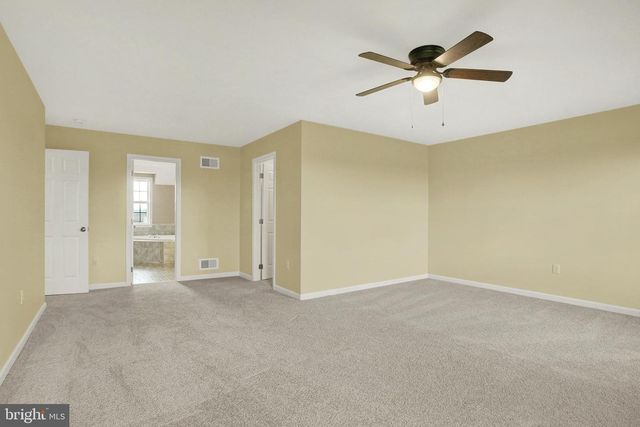 552 SOAPSTONE LN, York, PA 17404