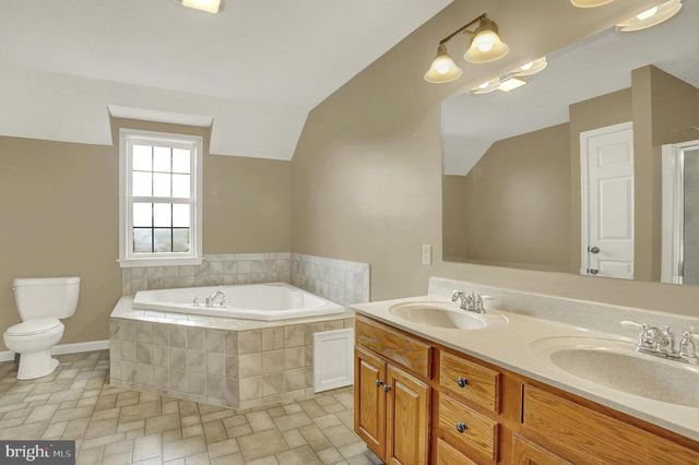 552 SOAPSTONE LN, York, PA 17404