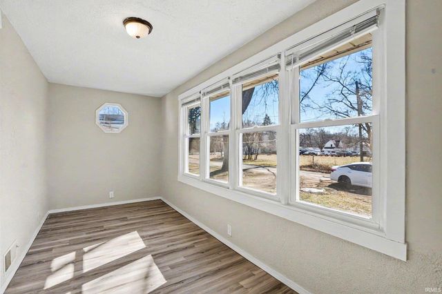 22815 Hartzer Avenue, South Bend, IN 46628