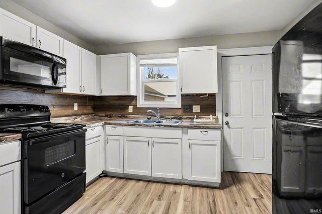 22815 Hartzer Avenue, South Bend, IN 46628