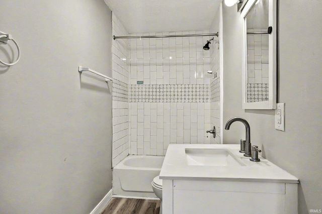 22815 Hartzer Avenue, South Bend, IN 46628