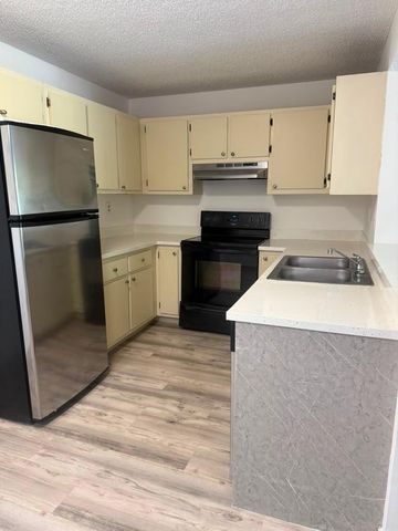 300 PALM Circle W 204, Pembroke Pines, FL 33025
