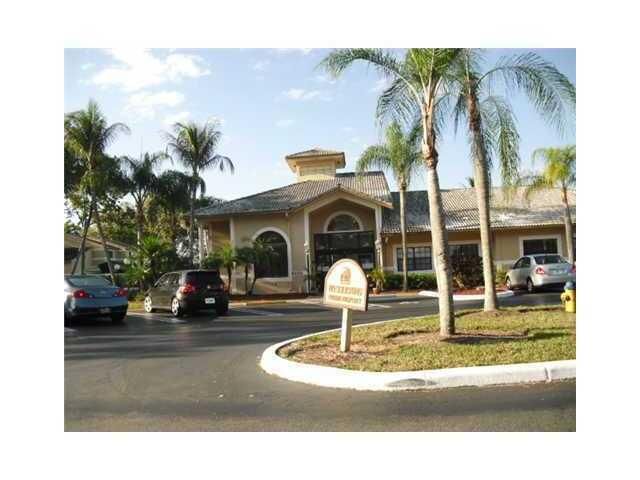 300 PALM Circle W 204, Pembroke Pines, FL 33025