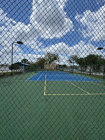 300 PALM Circle W 204, Pembroke Pines, FL 33025