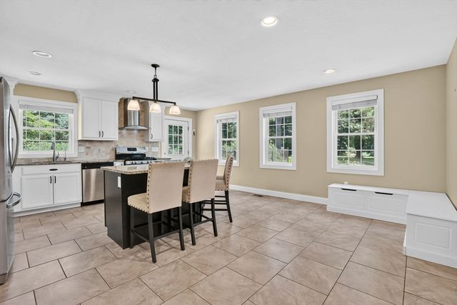 156 Hampden Rd, East Longmeadow, MA 01028