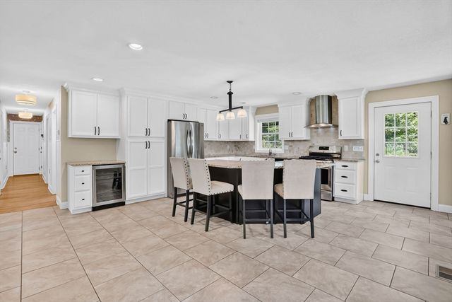 156 Hampden Rd, East Longmeadow, MA 01028