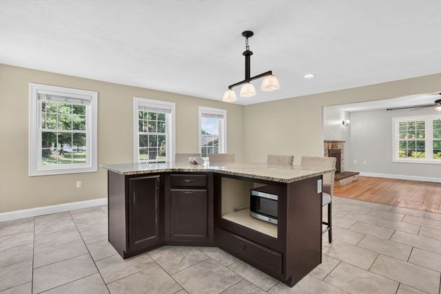 156 Hampden Rd, East Longmeadow, MA 01028