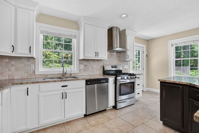156 Hampden Rd, East Longmeadow, MA 01028
