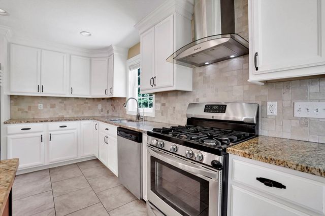 156 Hampden Rd, East Longmeadow, MA 01028